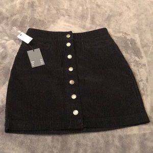 New with tags! Aritzia black corduroy mini skirt